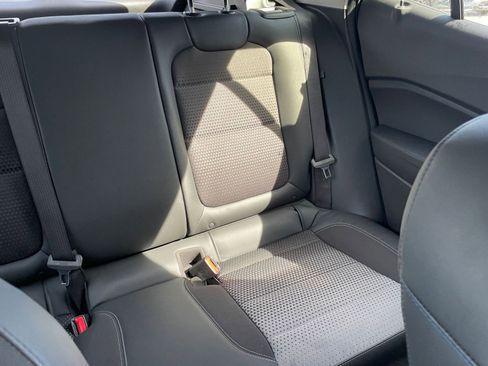 Used 2025 Chevrolet Trax LT image 36