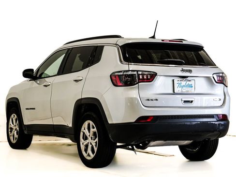 Used 2024 Jeep Compass Latitude AWD/4WD image 8