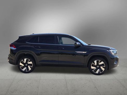 Used 2024 Volkswagen Atlas Cross Sport SE w/ Panoramic Sunroof Package FWD image 7
