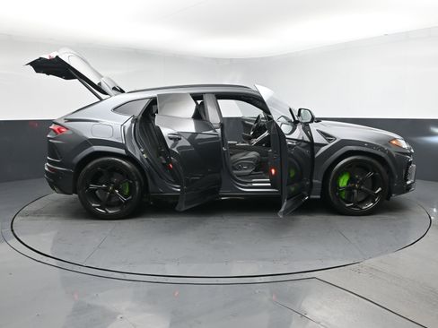 Used 2020 Lamborghini Urus image 32