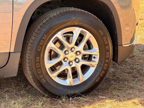 Used 2019 Chevrolet Traverse LT FWD image 11