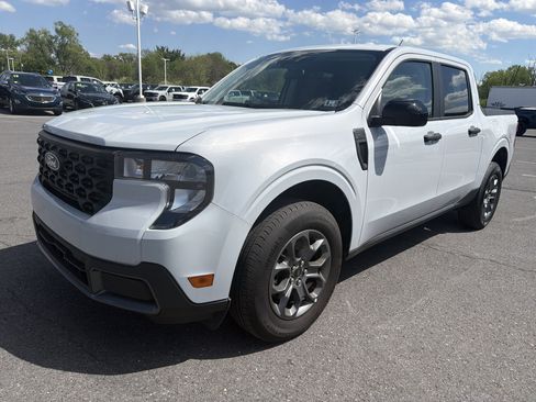 New 2025 Ford Maverick XLT w/ XLT Luxury Package FWD image 8
