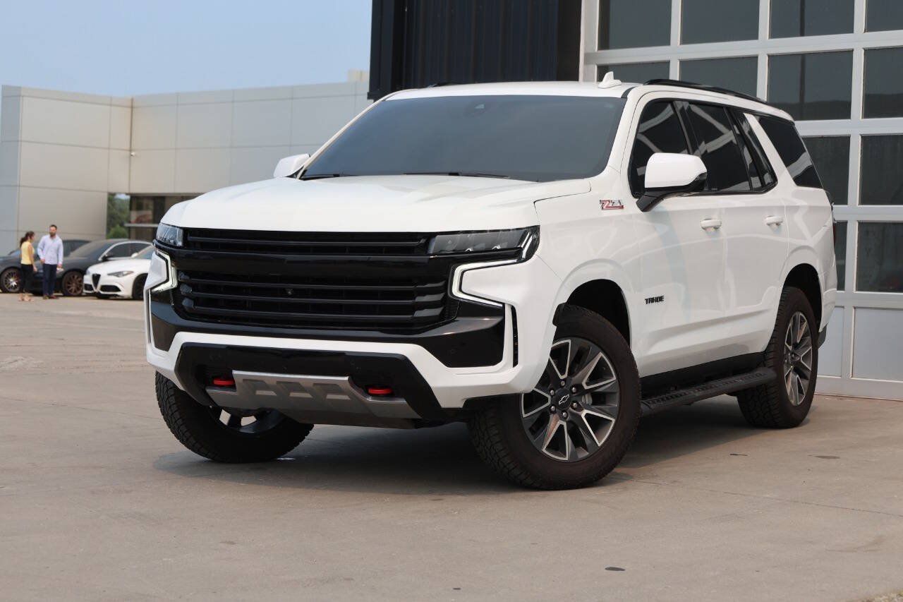 Used 2022 Chevrolet Tahoe Z71 w/ Luxury Package AWD/4WD image 3