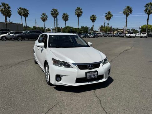 Used 2013 Lexus CT 200h w/ Premium Pkg w/Navigation image 3