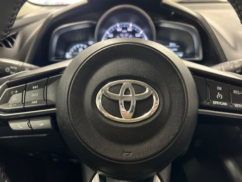 Used 2020 Toyota Yaris XLE image 22