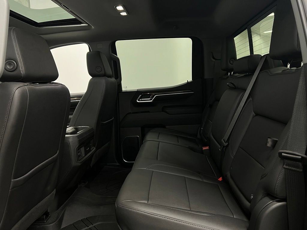 Used 2022 Chevrolet Silverado 1500 RST w/ Redline Edition AWD/4WD image 27