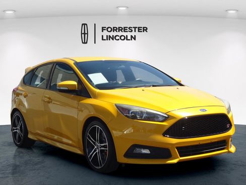 Used 2015 Ford Focus ST w/ Equipment Group 401A FWD image 1