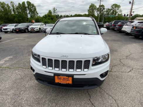 Used 2017 Jeep Compass Latitude AWD/4WD image 3