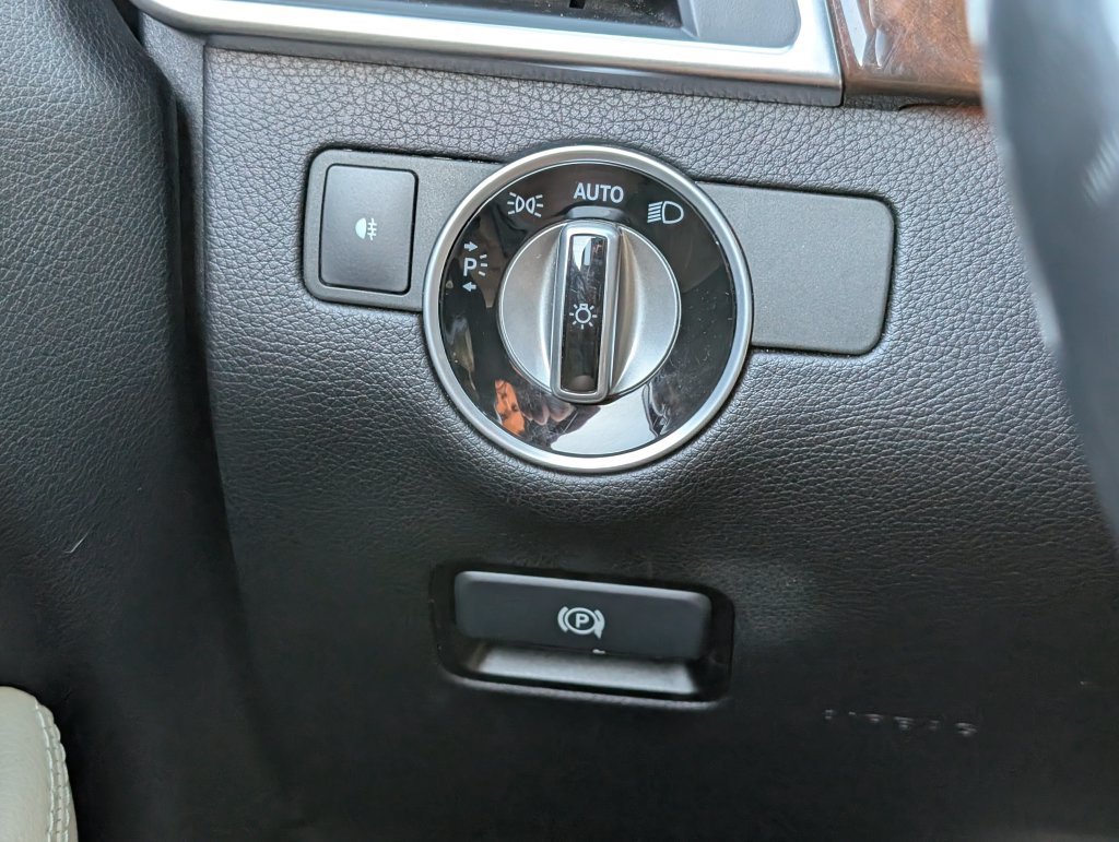 Used 2016 Mercedes-Benz GL 550 4MATIC image 18