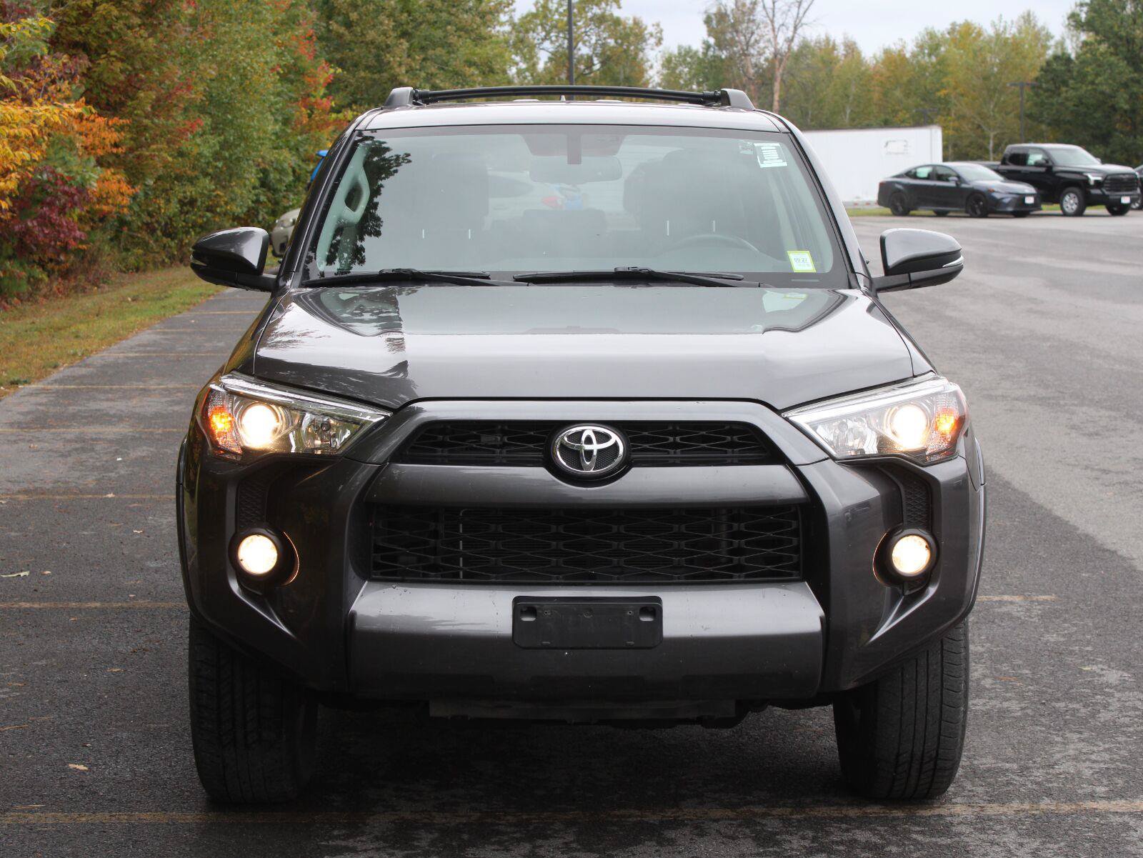 Used 2019 Toyota 4Runner SR5 Premium AWD/4WD image 2