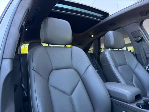 Certified 2023 Porsche Macan S AWD/4WD image 18