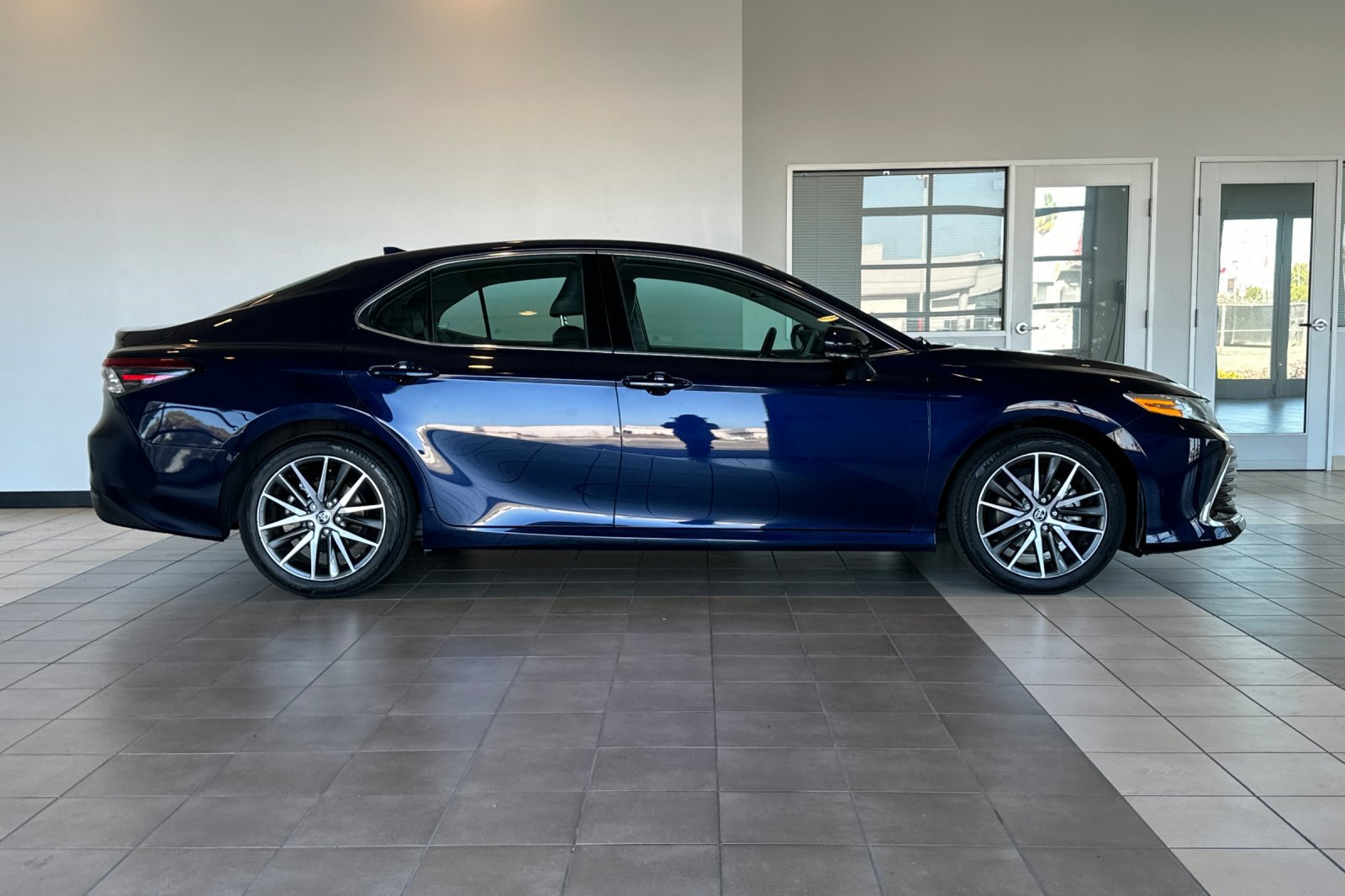 Certified 2021 Toyota Camry XLE FWD image 3