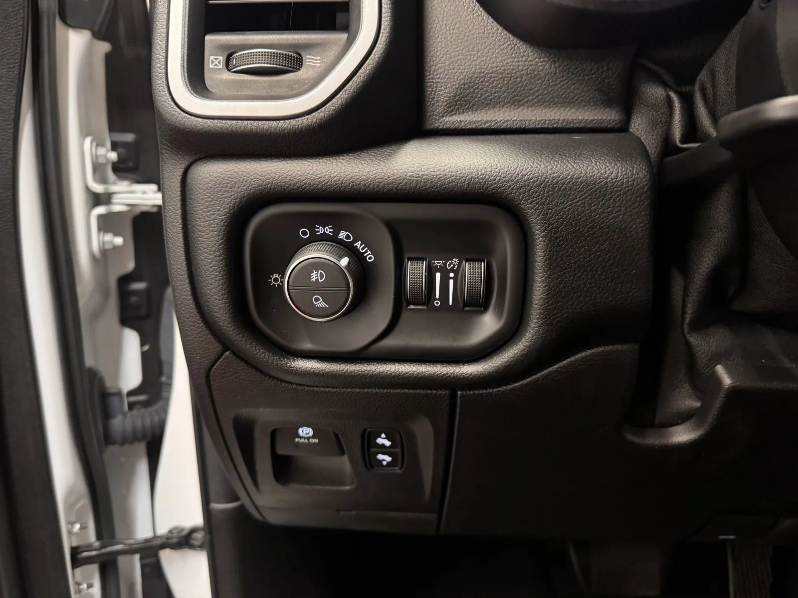Used 2019 RAM 1500 Big Horn AWD/4WD image 23