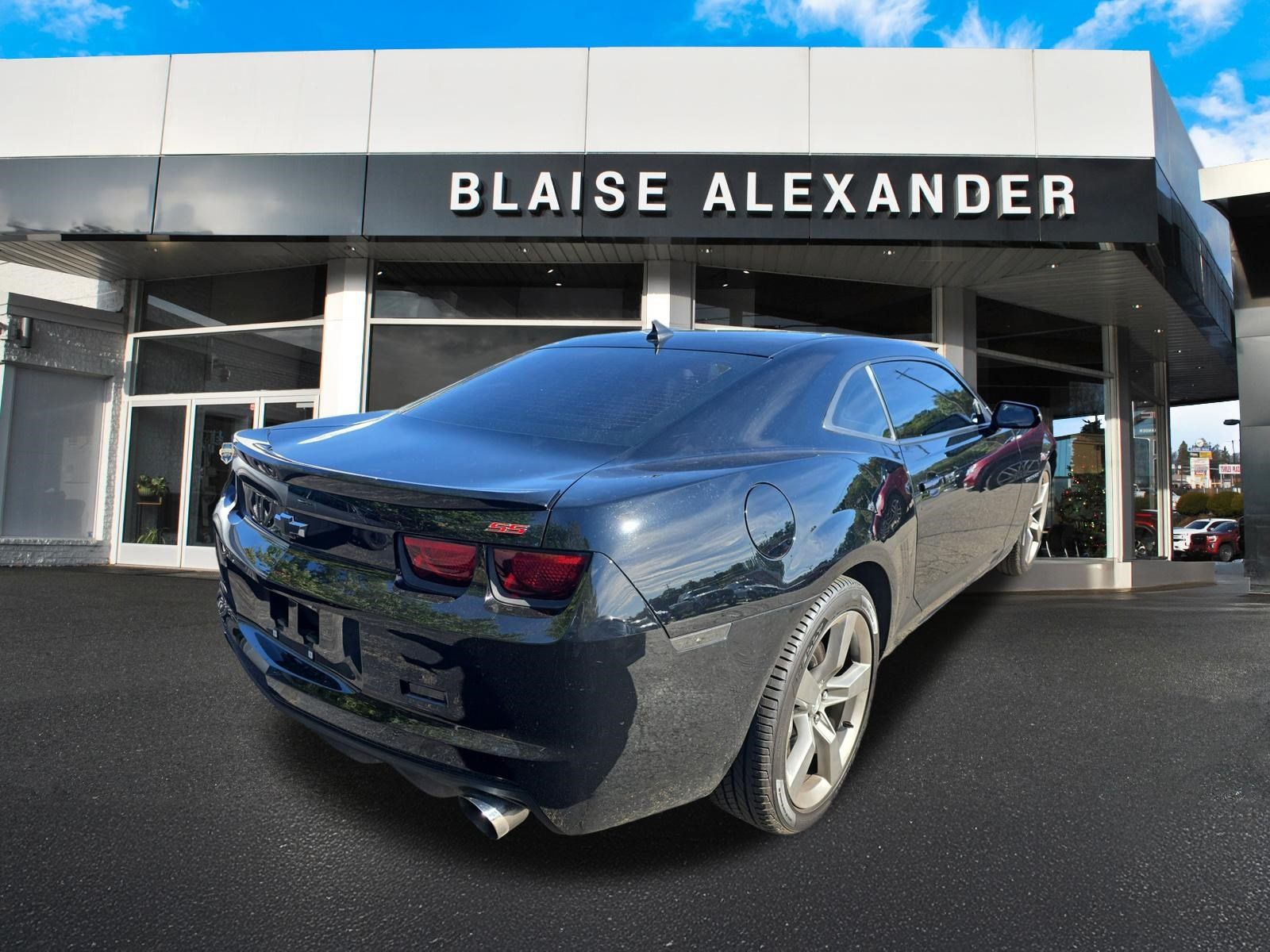 Used 2010 Chevrolet Camaro SS w/ RS Package RWD image 3