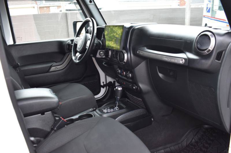 Used 2018 Jeep Wrangler Unlimited Sport S AWD/4WD image 7