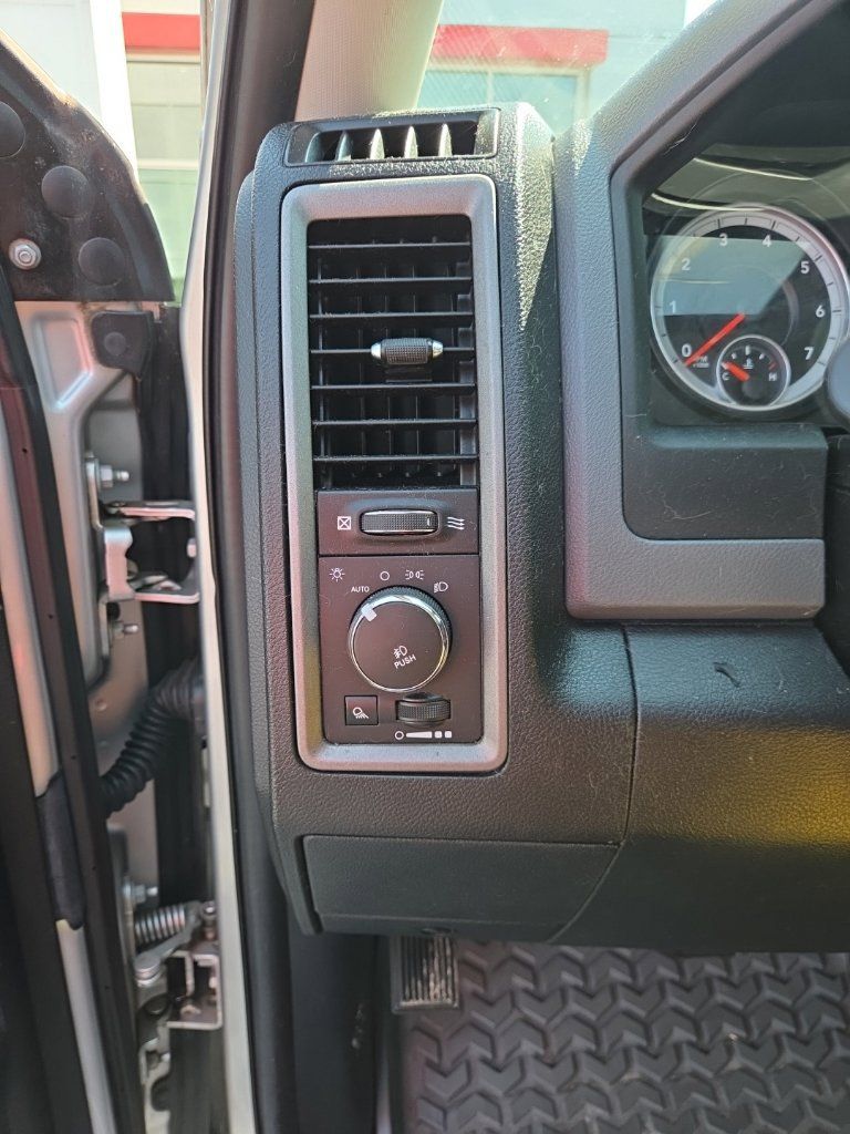 Used 2014 RAM 1500 Express RWD image 11