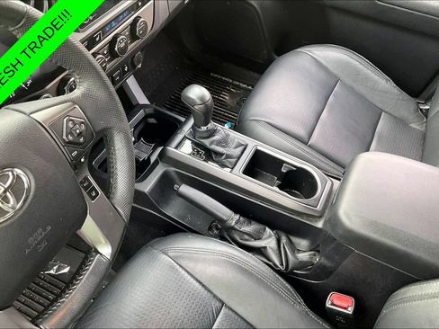 Used 2021 Toyota Tacoma TRD Off-Road w/ TRD Premium Off Road Package AWD/4WD image 18