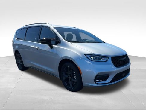 New 2026 Chrysler Pacifica Select w/ S Appearance Package FWD image 9