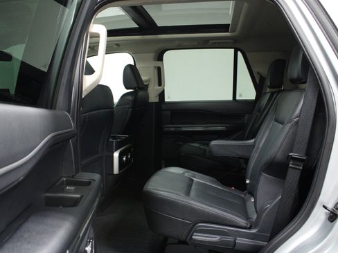 Used 2024 Ford Expedition XLT image 13