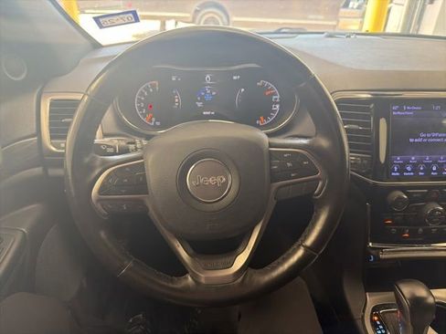 Used 2020 Jeep Grand Cherokee Altitude RWD image 19