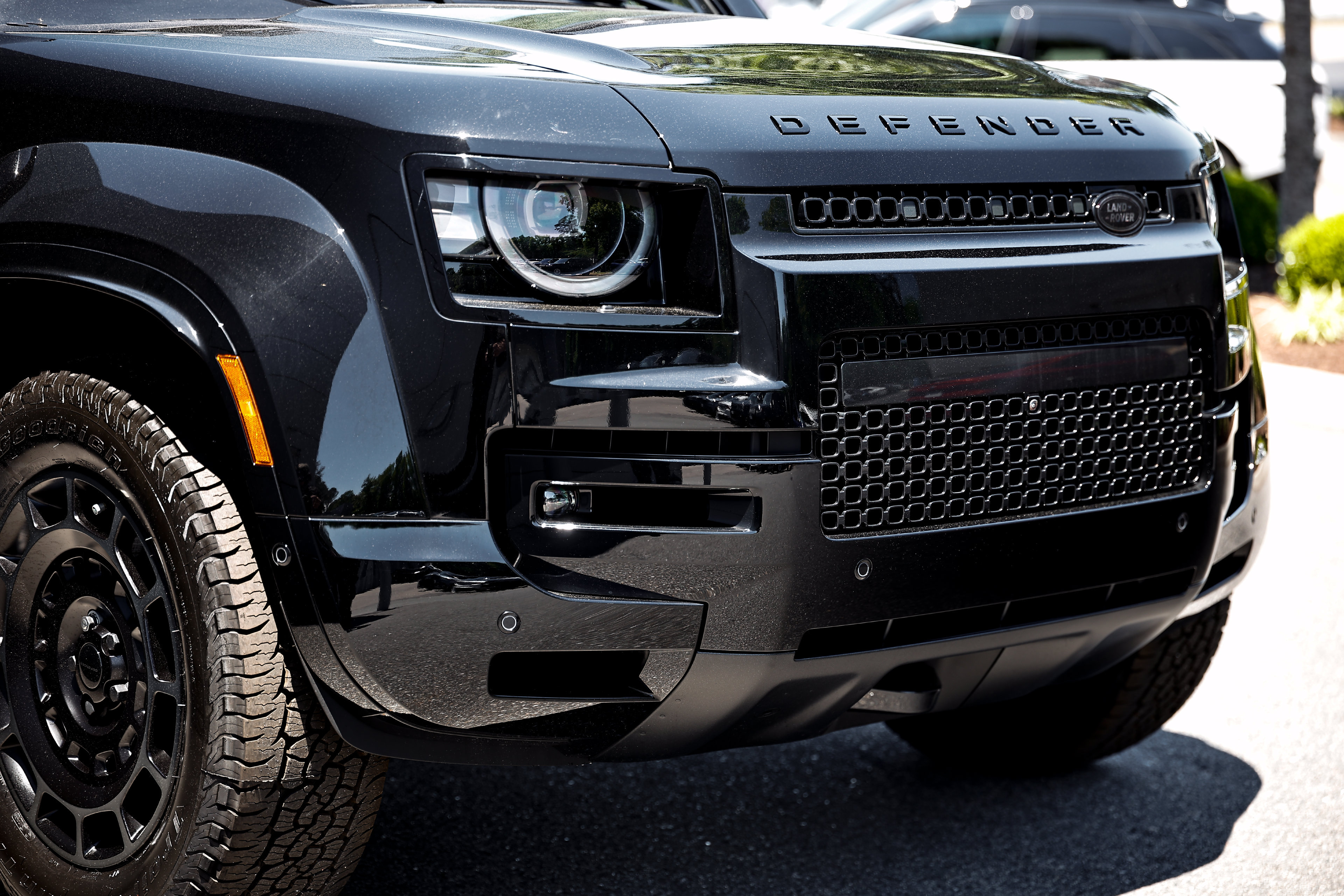 New 2026 Land Rover Defender 110 OCTA AWD/4WD image 18