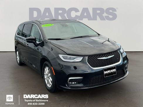 Used 2024 Chrysler Pacifica Touring-L FWD image 1