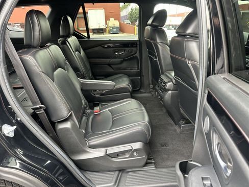 Used 2024 Honda Pilot TrailSport image 13