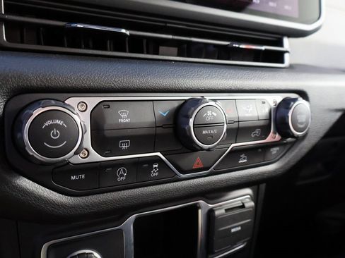 Used 2024 Jeep Gladiator Sport image 35