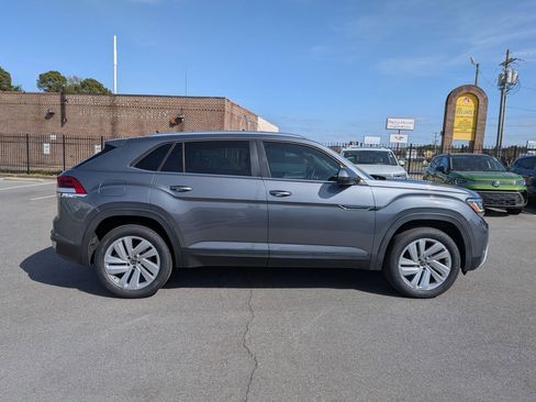 Used 2023 Volkswagen Atlas Cross Sport SE w/ Panoramic Sunroof Package image 2