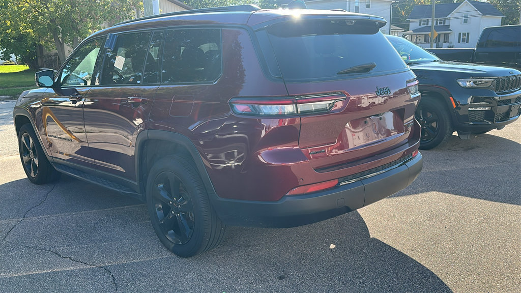 Used 2025 Jeep Grand Cherokee L Limited w/ Luxury Tech Group II AWD/4WD image 3