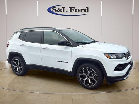 Used 2025 Jeep Compass Limited AWD/4WD image 10