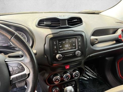Used 2017 Jeep Renegade Trailhawk AWD/4WD image 7