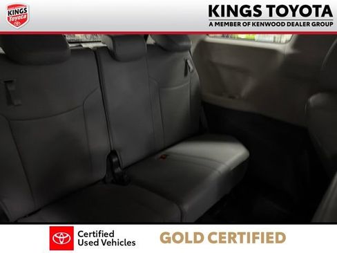 Used 2023 Toyota Sienna XLE FWD image 14