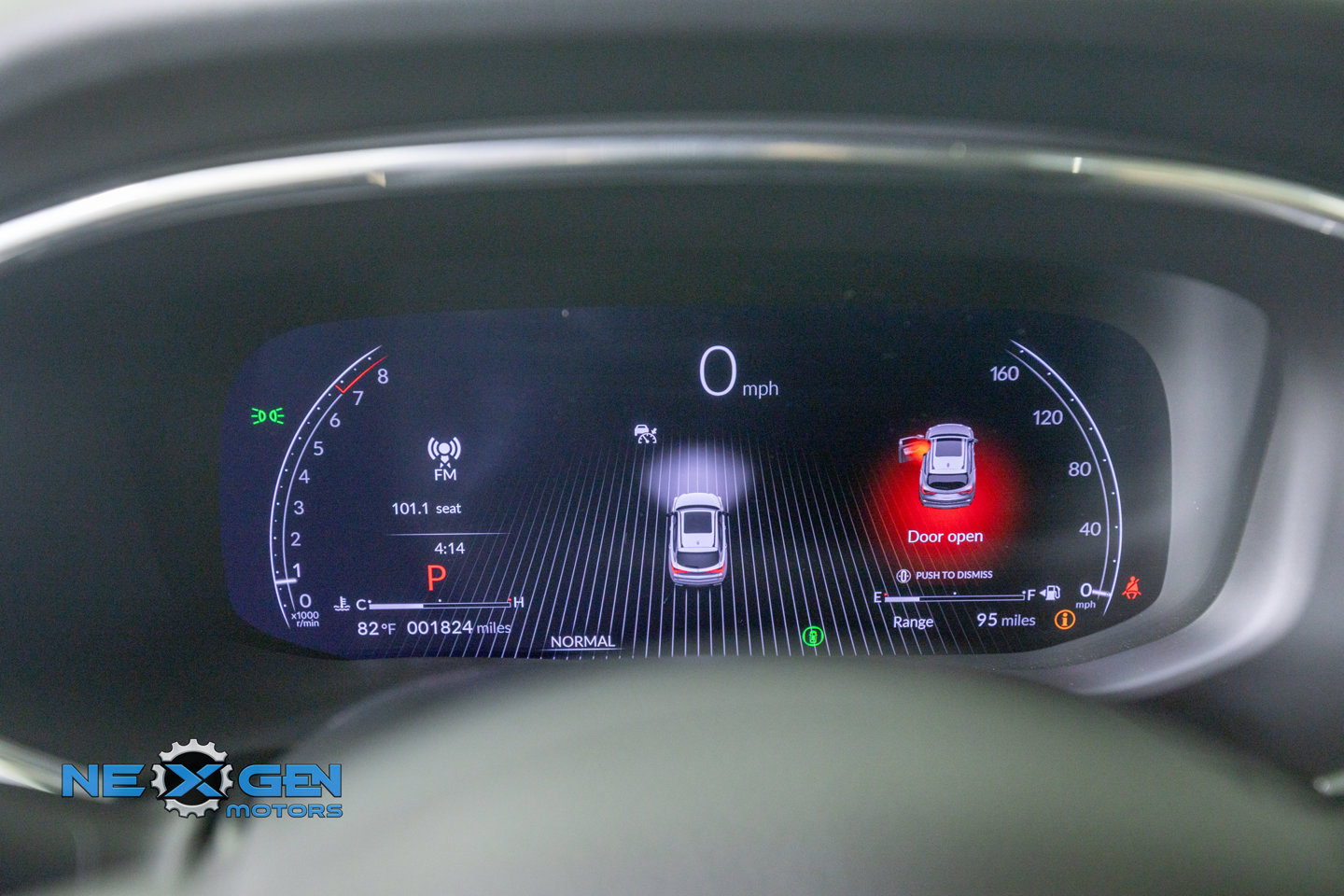 Used 2025 Acura MDX w/ Technology Package AWD/4WD image 3