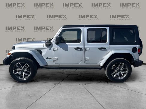 Used 2024 Jeep Wrangler Unlimited w/ Convenience Group image 2