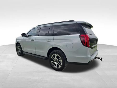 Used 2026 Ford Expedition Active AWD/4WD image 18