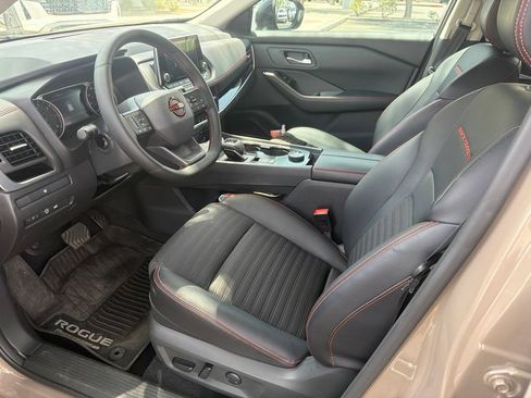 Certified 2026 Nissan Rogue SV AWD/4WD image 9