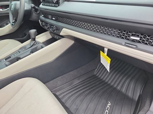 Certified 2025 Honda Accord SE image 21