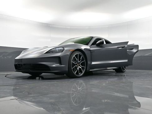 New 2026 Porsche Taycan image 40