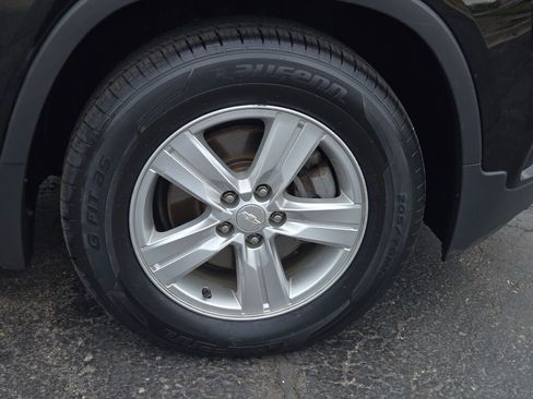 Used 2020 Chevrolet Trax LS w/ LPO, Cargo Package FWD image 5