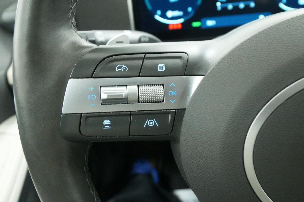 Used 2025 Hyundai Sonata Limited FWD image 40