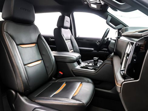 Used 2025 GMC Sierra 1500 AT4 image 7