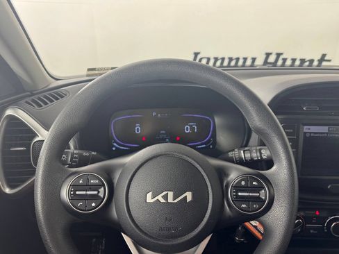 Used 2025 Kia Soul LX FWD image 15