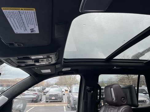 Used 2022 Cadillac Escalade Premium Luxury Platinum image 29