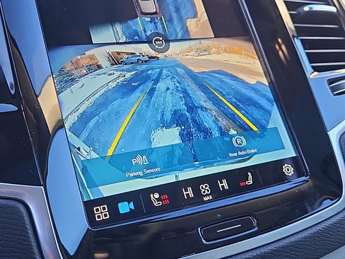 Used 2025 Volvo XC90 B6 Plus w/ Protection Package image 8