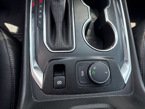 Used 2019 Chevrolet Traverse LT FWD image 6