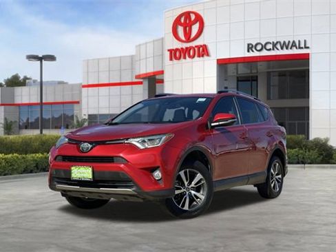Used 2017 Toyota RAV4 XLE image 1