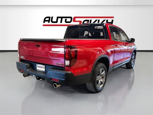 Used 2025 Honda Ridgeline TrailSport image 7