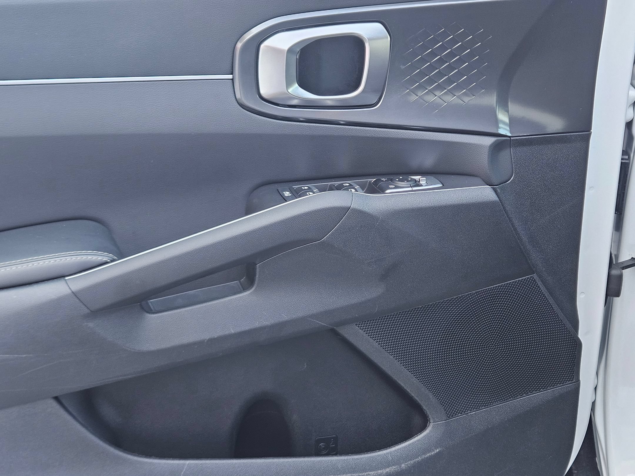 Used 2025 Kia Sorento S FWD image 18