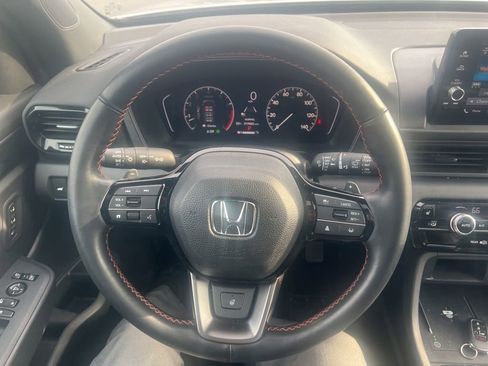 Used 2025 Honda Pilot TrailSport image 16